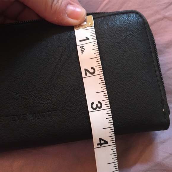 EUC Steve Madden zip around wallet, black PVC - Picture 7 of 7